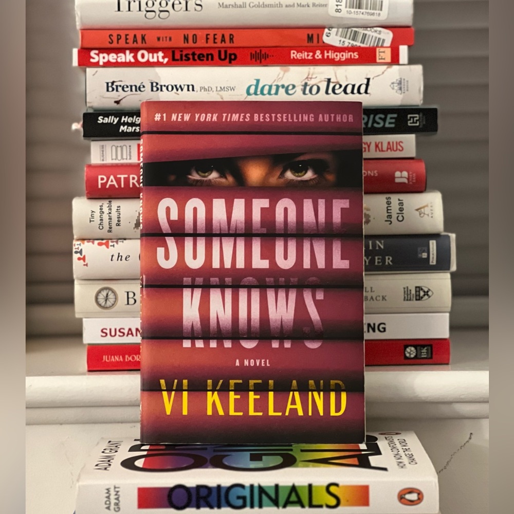 Someone Knows by Vi Keeland Paperback Book EUC